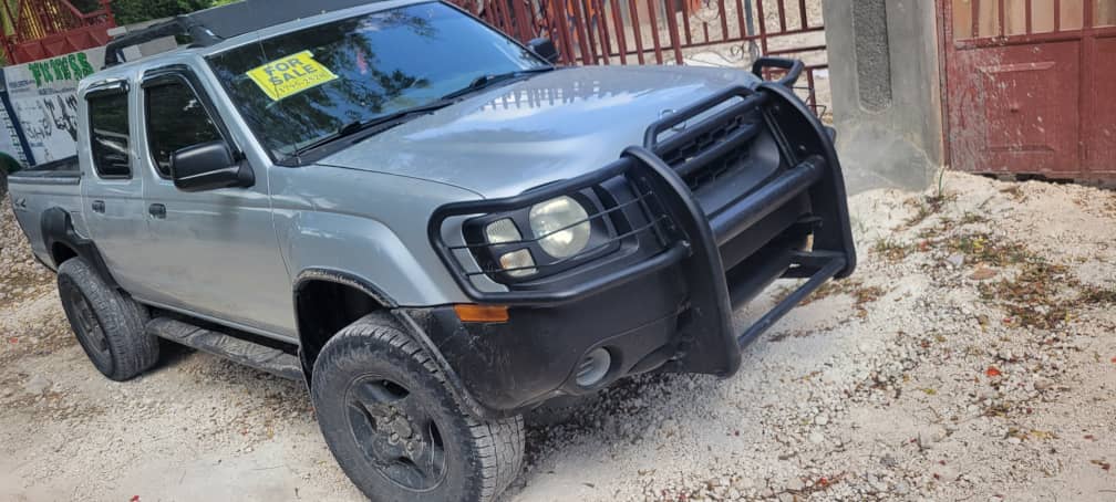 Yon Nissan frontier 4portes shift 4x4 Anne 2000 Pou vann