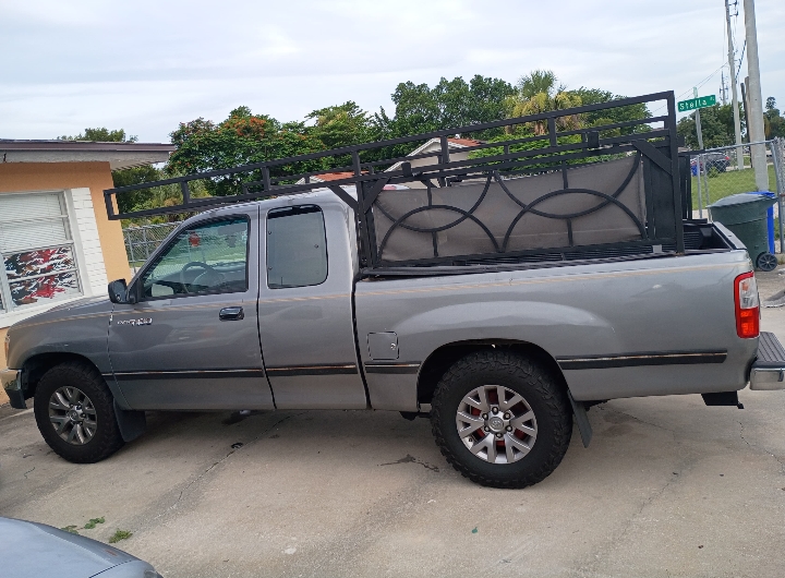 Yon Toyota T100 Anne 95 automatic, trè anfòm pou vann.