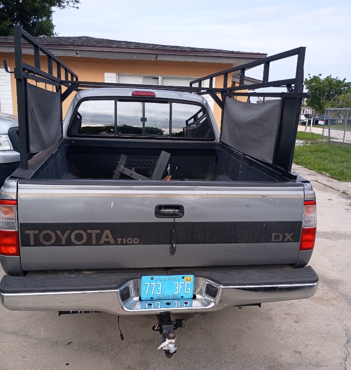 Yon Toyota T100 Anne 95 automatic, trè anfòm pou vann.