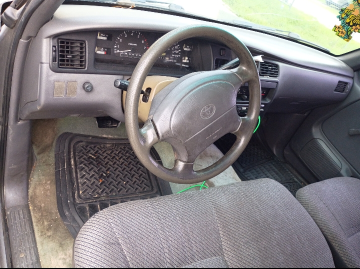 Yon Toyota T100 Anne 95 automatic, trè anfòm pou vann.